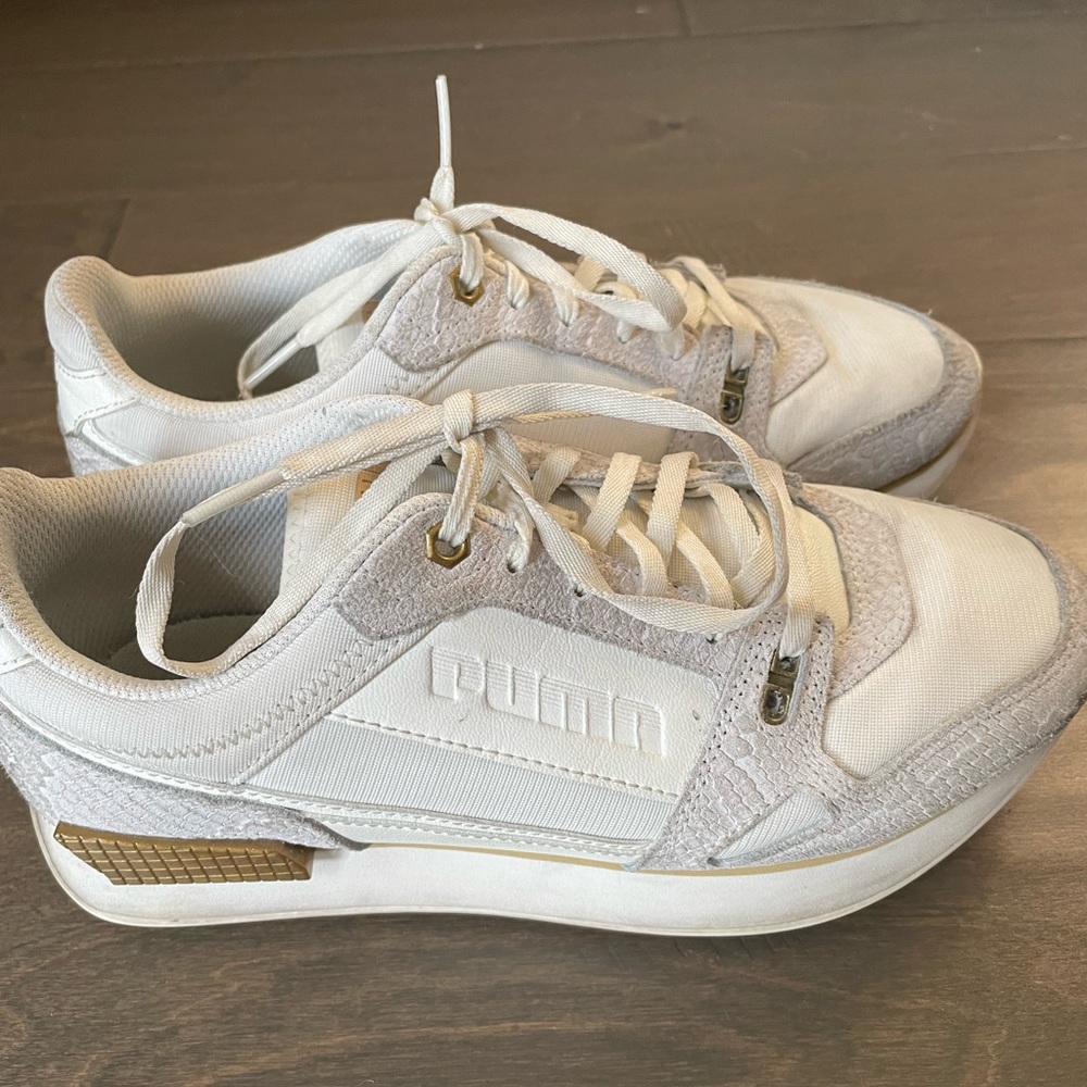 Womens Pumas